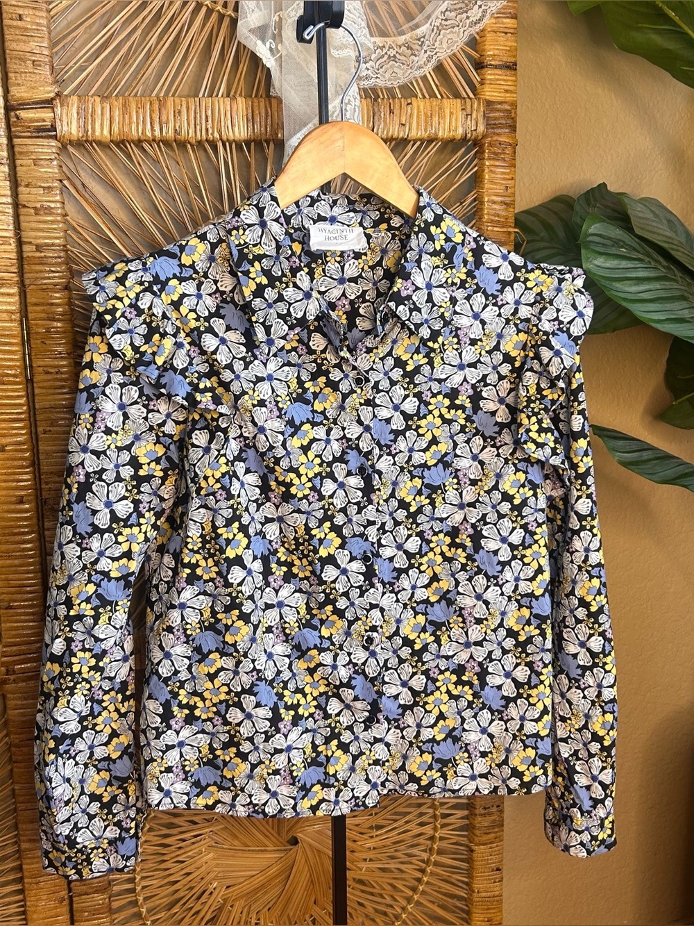Tuckernuck Hyacinth House blue floral shirt size small made of cotton